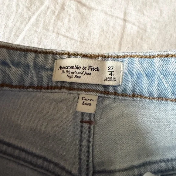 Abercrombie & Fitch curve love the 90s relaxed jean, high rise, light wash - Picture 5 of 6